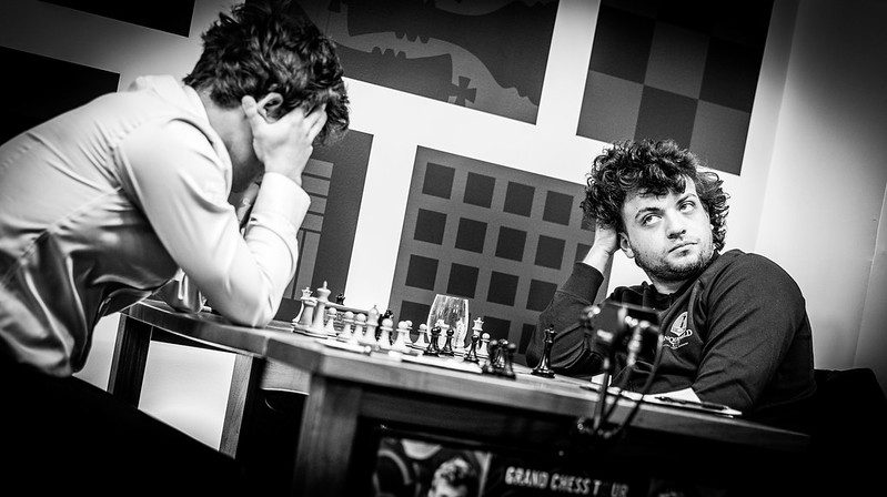 Chess cheating scandal: Magnus Carlsen loses to Hans Moke Niemann.