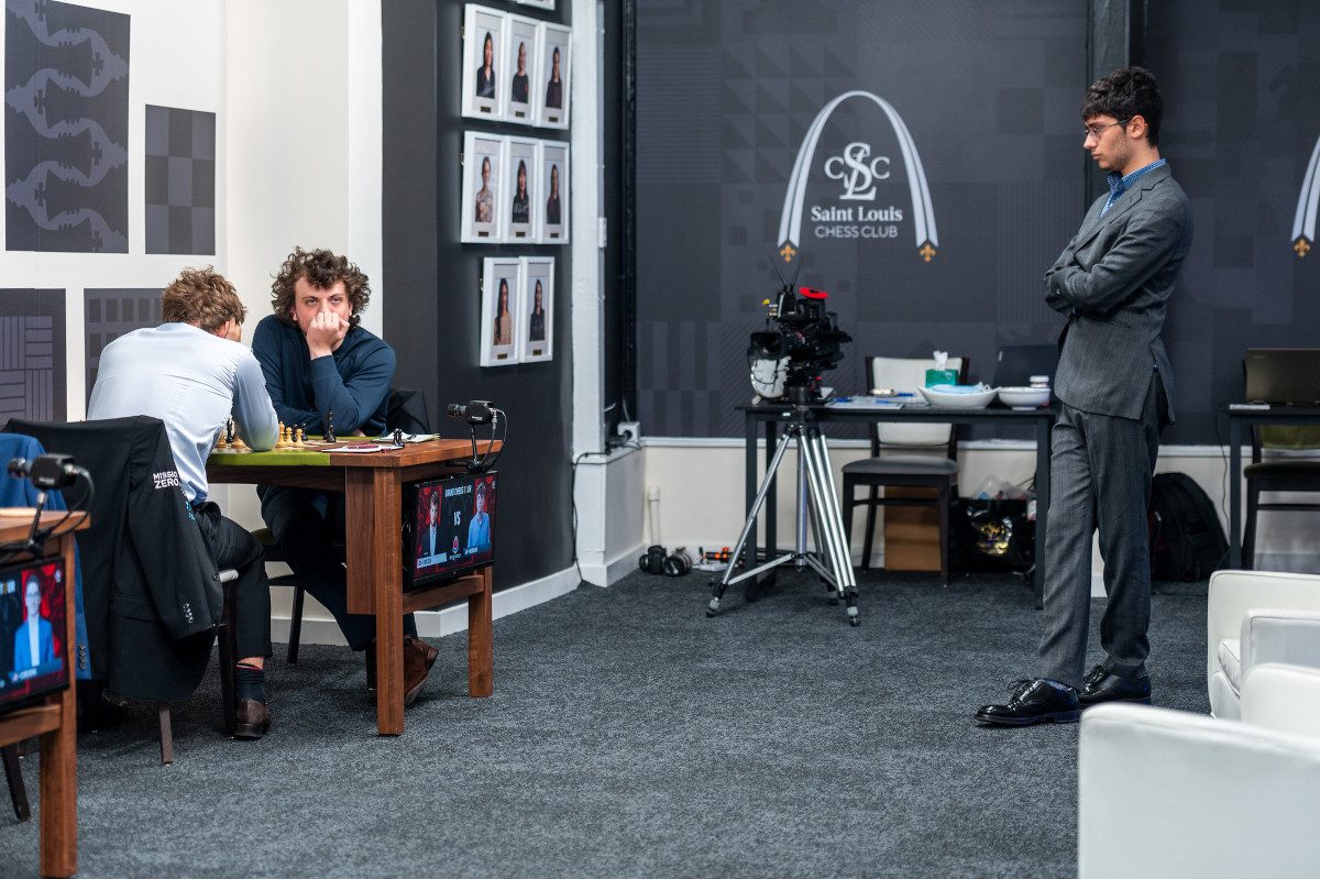 ChessBase India - We have breaking news coming in from Round 6 of the  Julius Baer Generations Cup - Magnus Carlsen has just resigned his game  against Hans Niemann after 1. d4