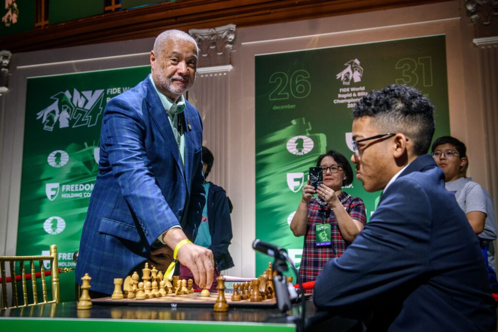 Kevin Pryor playing 1.d4 for Magnus Carlsen against GM-elect Brewington Hardaway. Carlsen came a minute later.
Photo by Michal Walusza