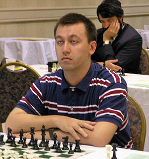 Gata Kamsky was declared the winner of the 2006 World Open after winning a tiebreak blitz match against Vadim Milov. Nine players in total lead the field with 7-2. Leonid Yudasin (background) shared joint 1st. Photo by Daaim Shabazz.
